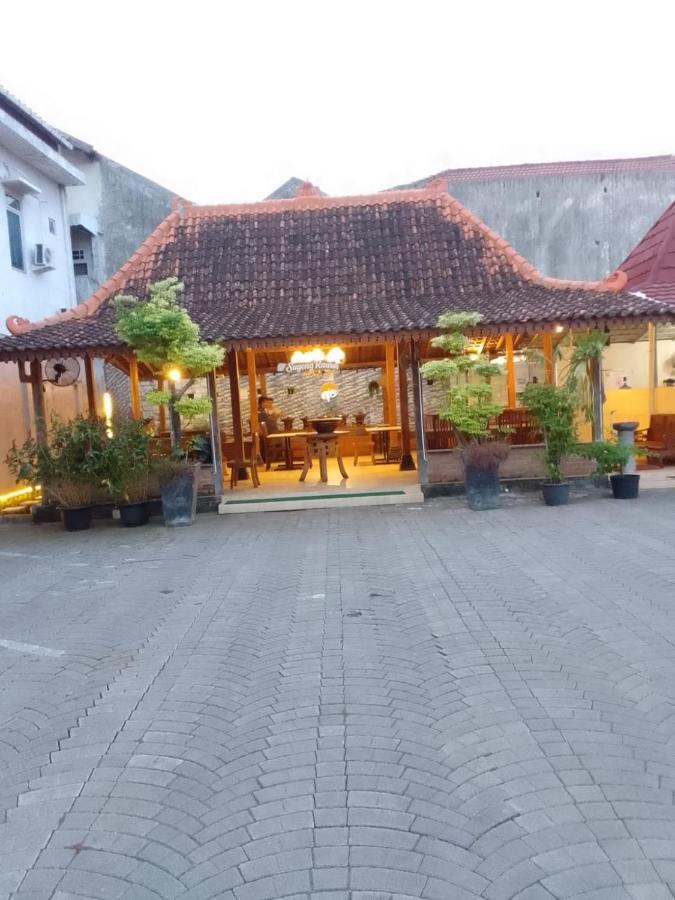 Cabin Hotel Sutomo Yogyakarta Exterior photo