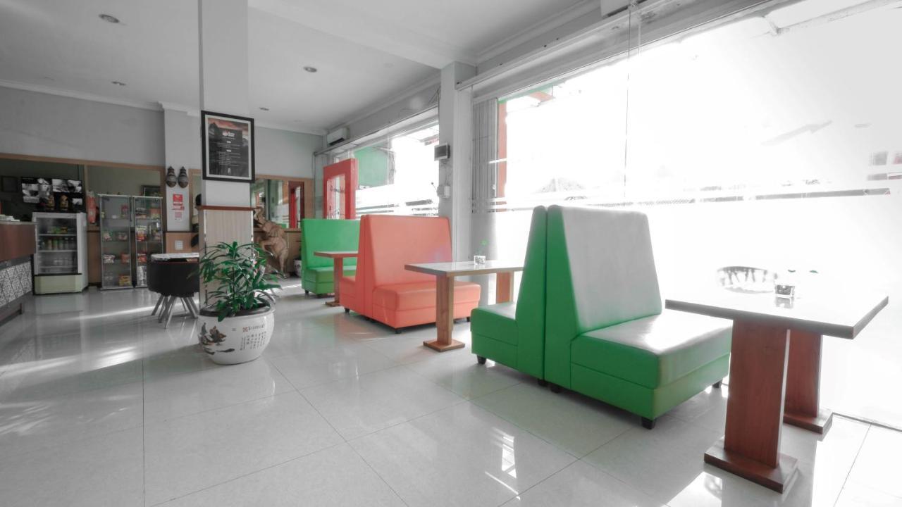 Cabin Hotel Sutomo Yogyakarta Exterior photo