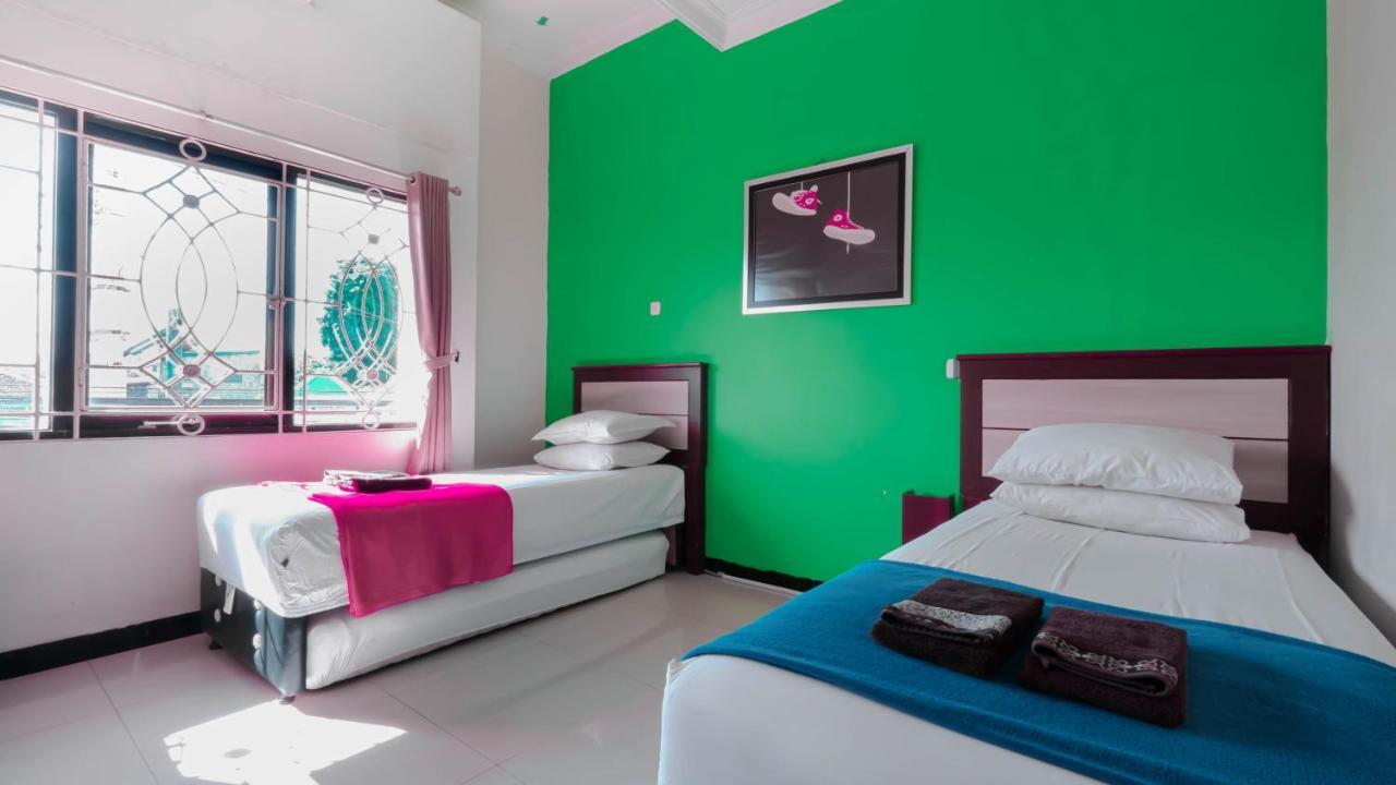 Cabin Hotel Sutomo Yogyakarta Exterior photo