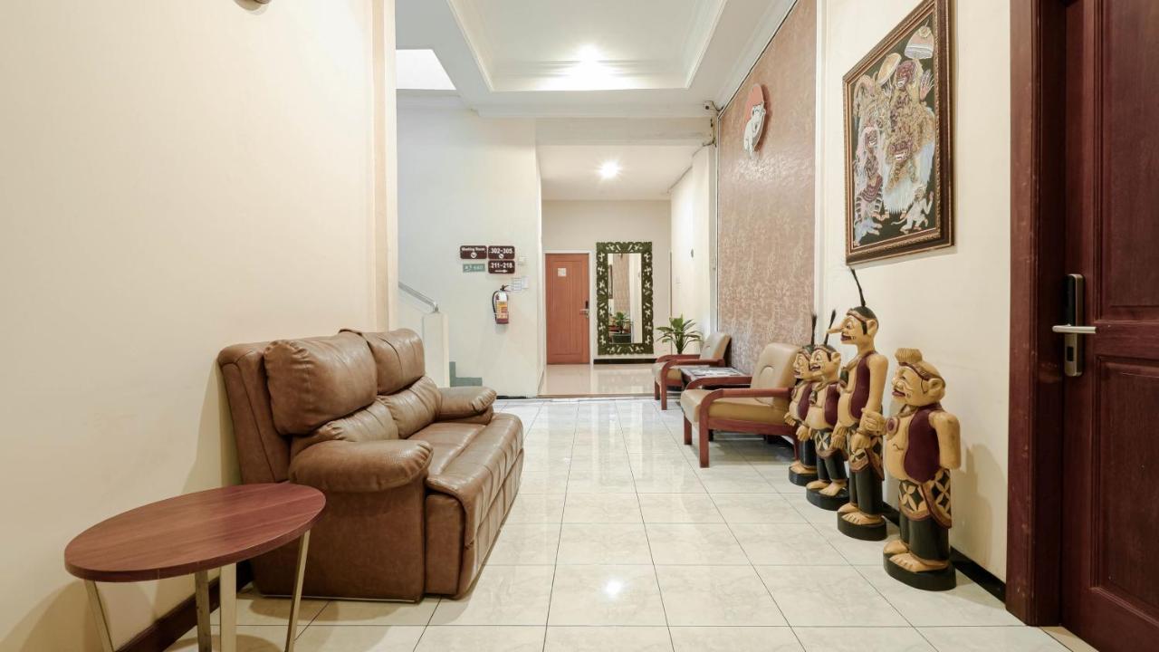 Cabin Hotel Sutomo Yogyakarta Exterior photo
