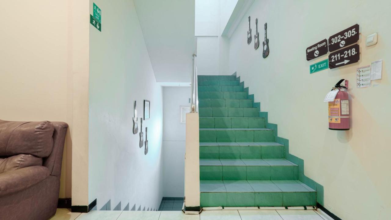 Cabin Hotel Sutomo Yogyakarta Exterior photo