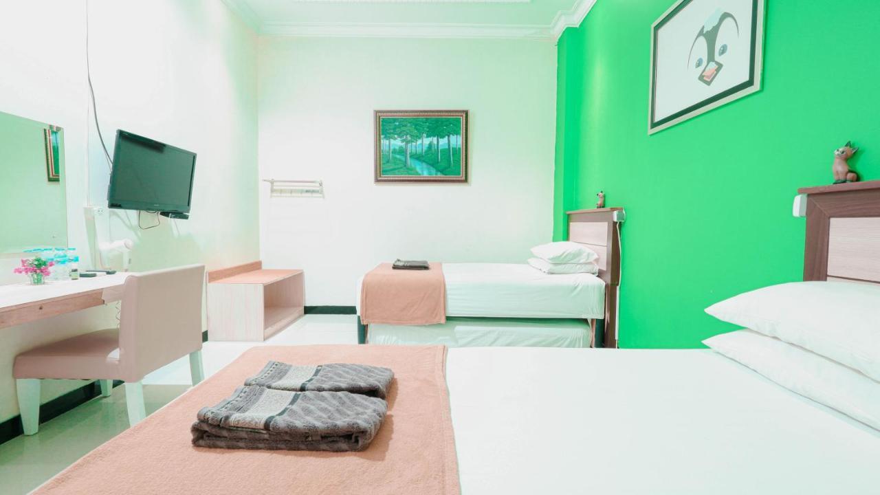 Cabin Hotel Sutomo Yogyakarta Exterior photo