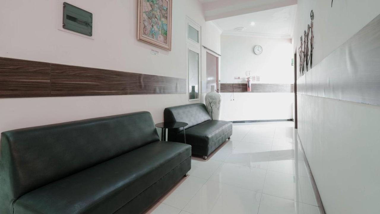 Cabin Hotel Sutomo Yogyakarta Exterior photo