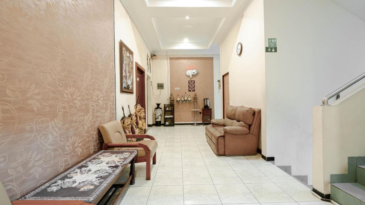 Cabin Hotel Sutomo Yogyakarta Exterior photo