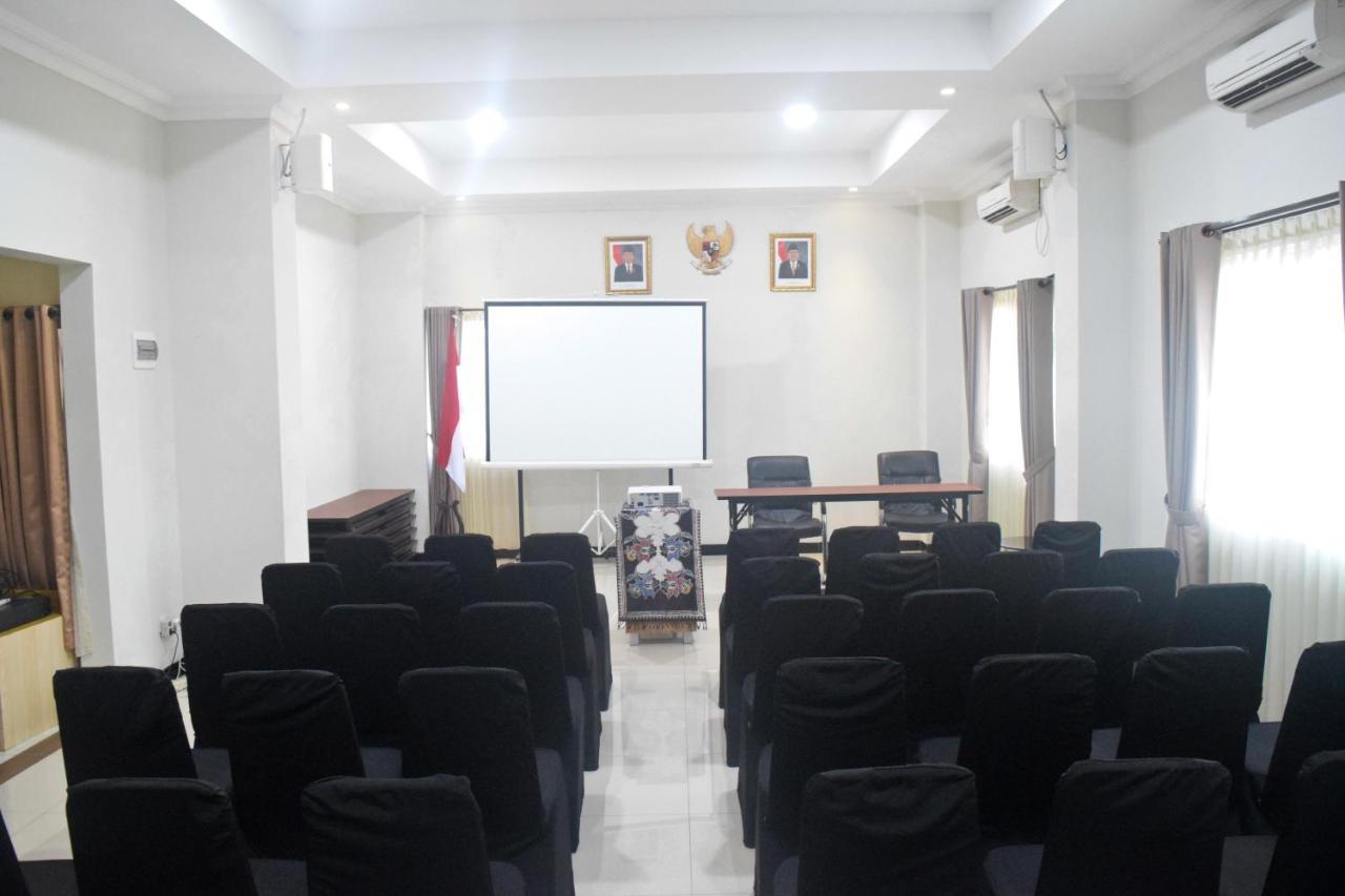 Cabin Hotel Sutomo Yogyakarta Exterior photo